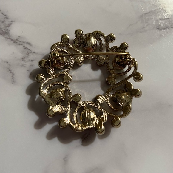 Vintage Wreath Brooch - Picture 4 of 6